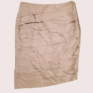 Banana Republic Tailored Tiered Pencil Skirt | Size 6 | Pale Mauve-Pink Neutral